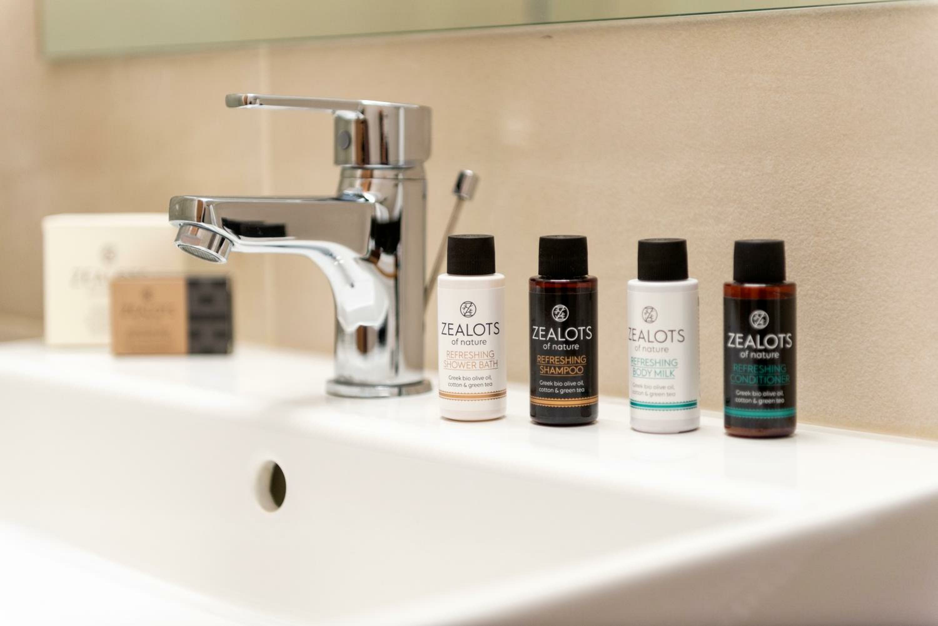 Фото Blue Jasmine Suites