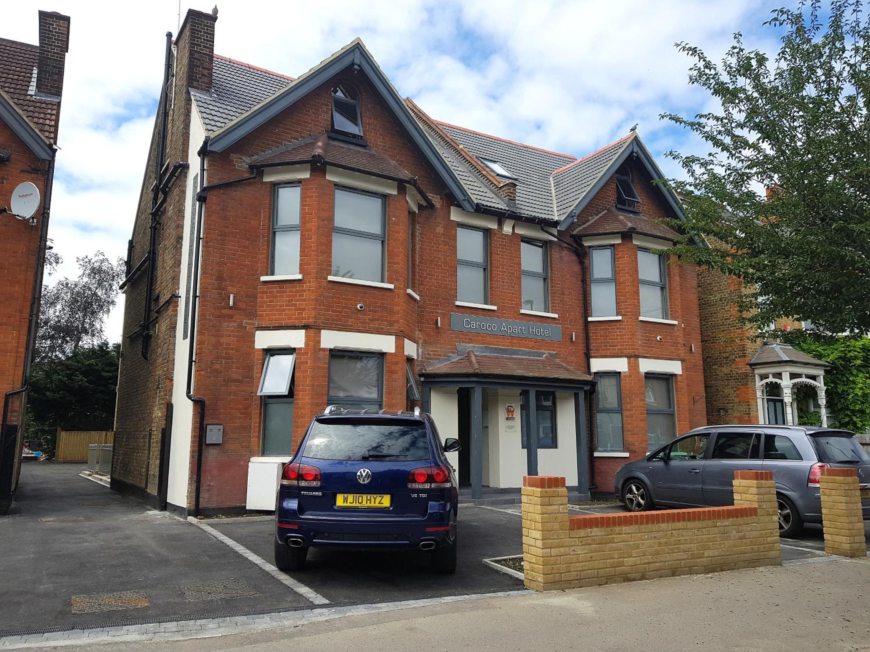 Фото Westciti Caroco Aparthotel