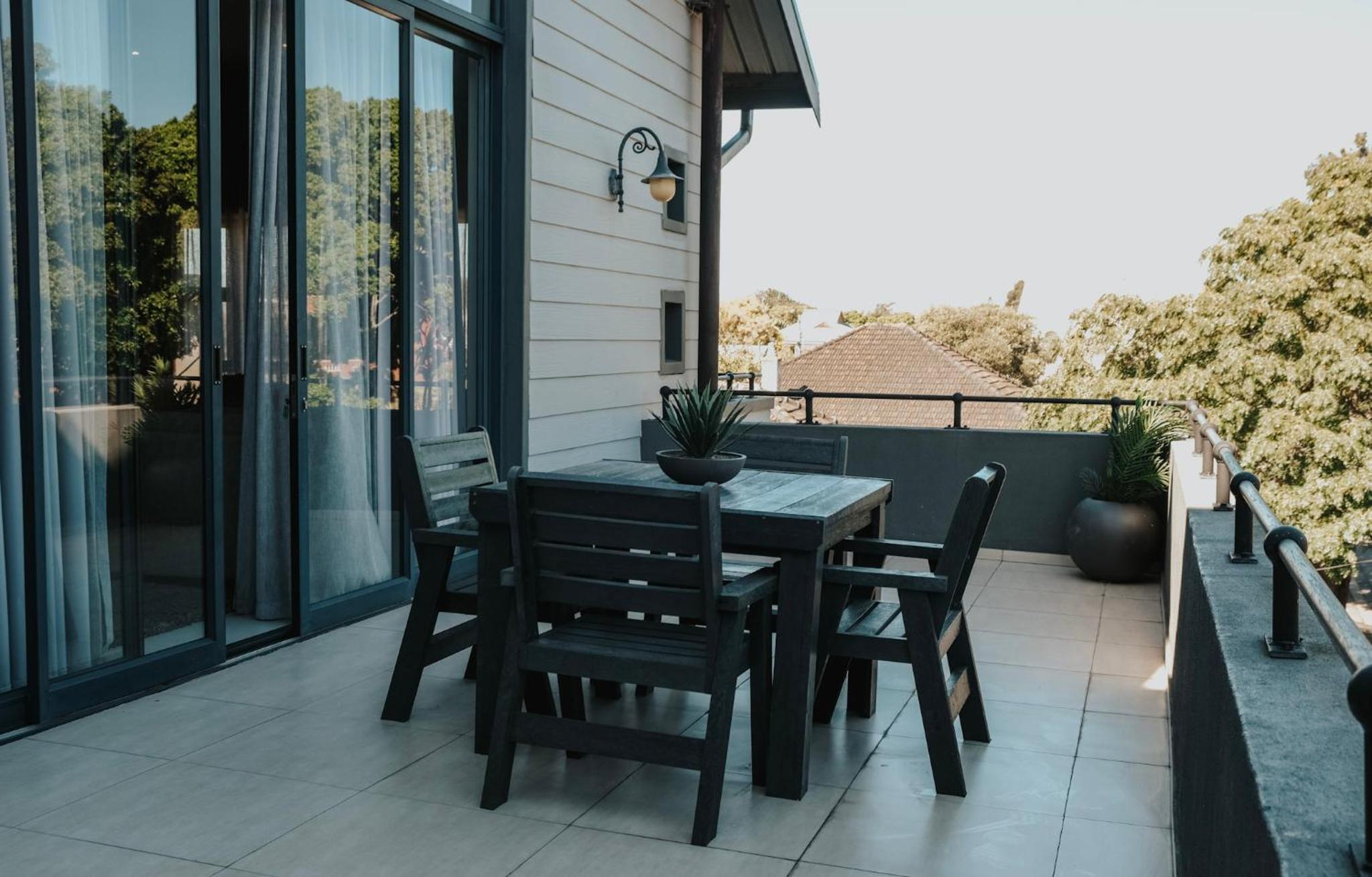 Фото Heritage Square Apartments