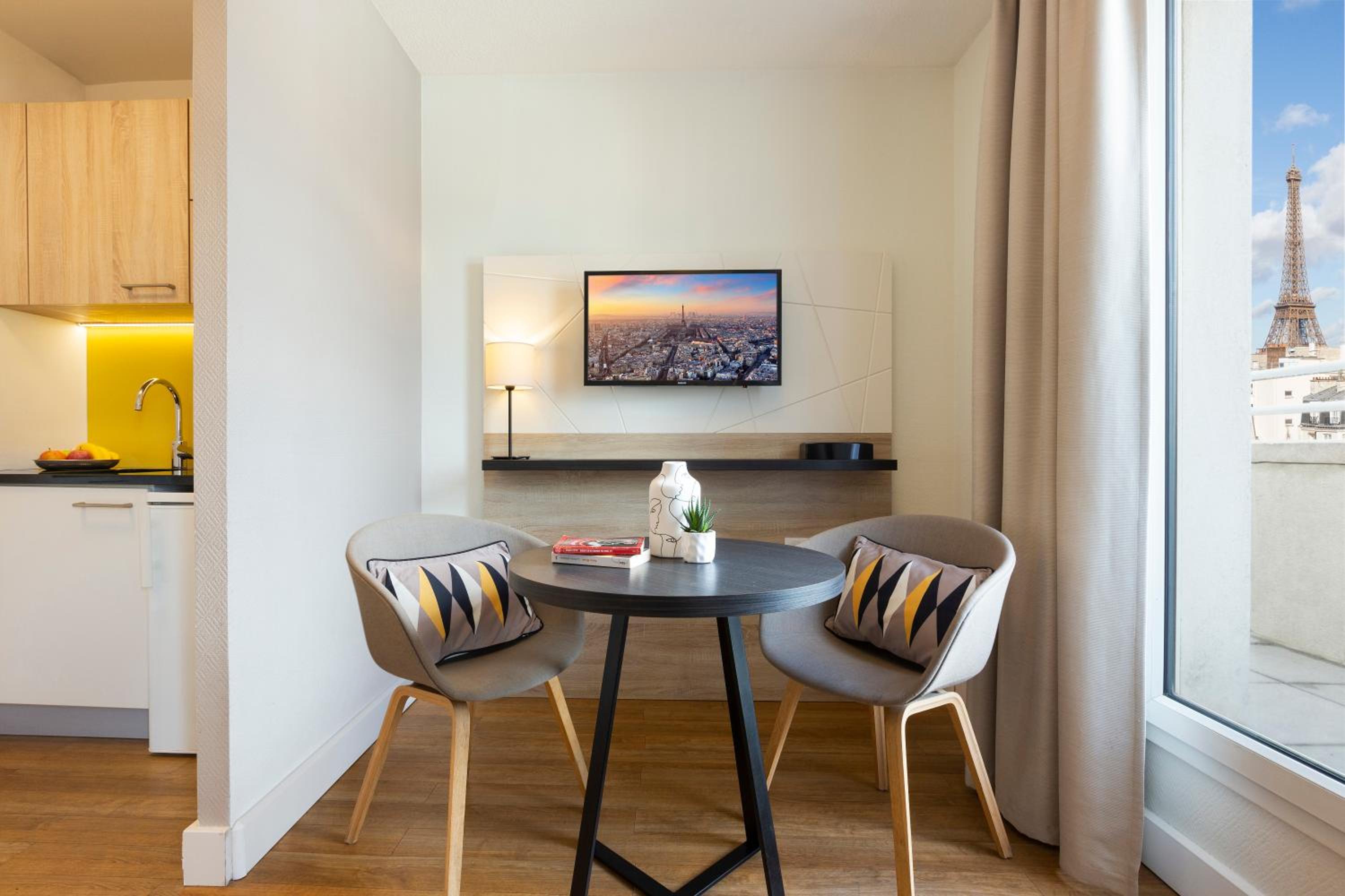 Фото Citadines Tour Eiffel Paris