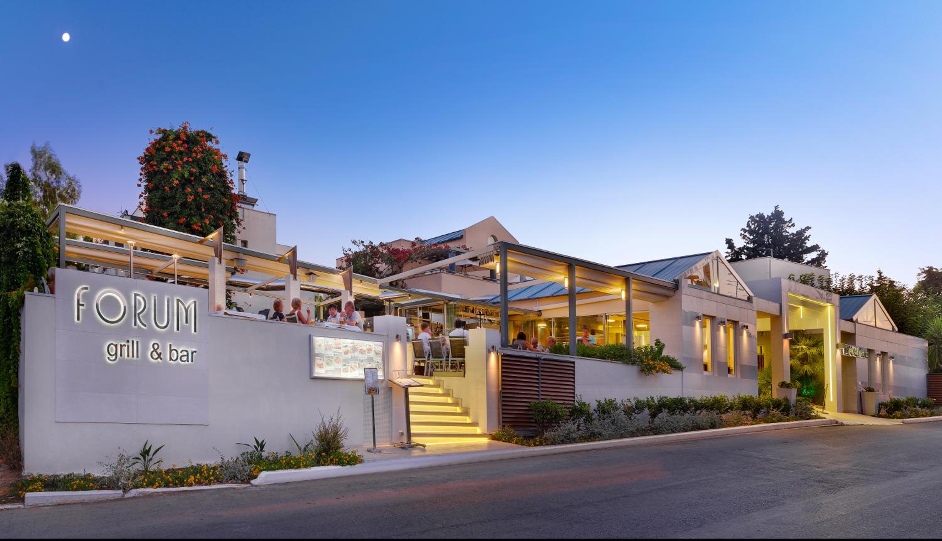 Фото Forum Suites