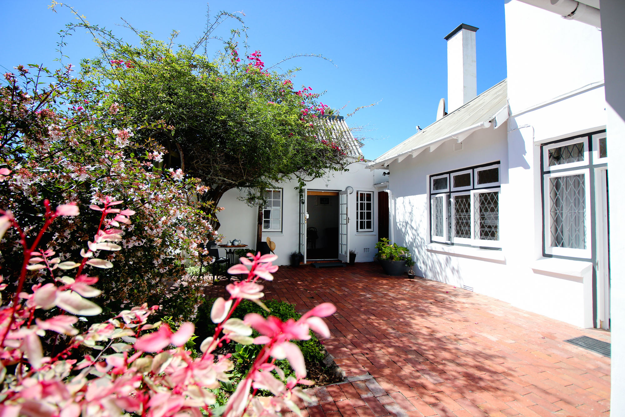 Фото Whispering Oaks