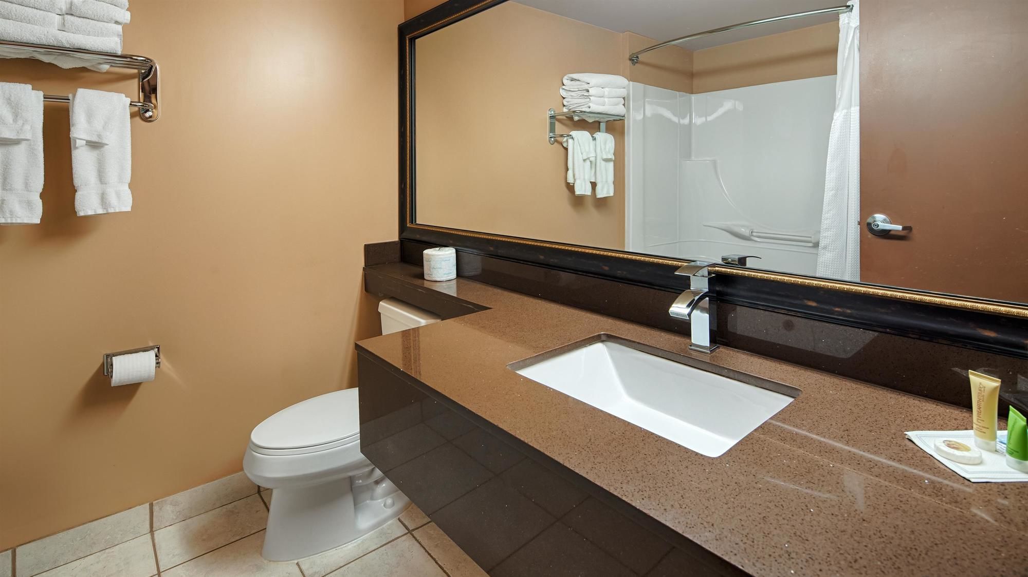 Фото Best Western Marquis Inn & Suites