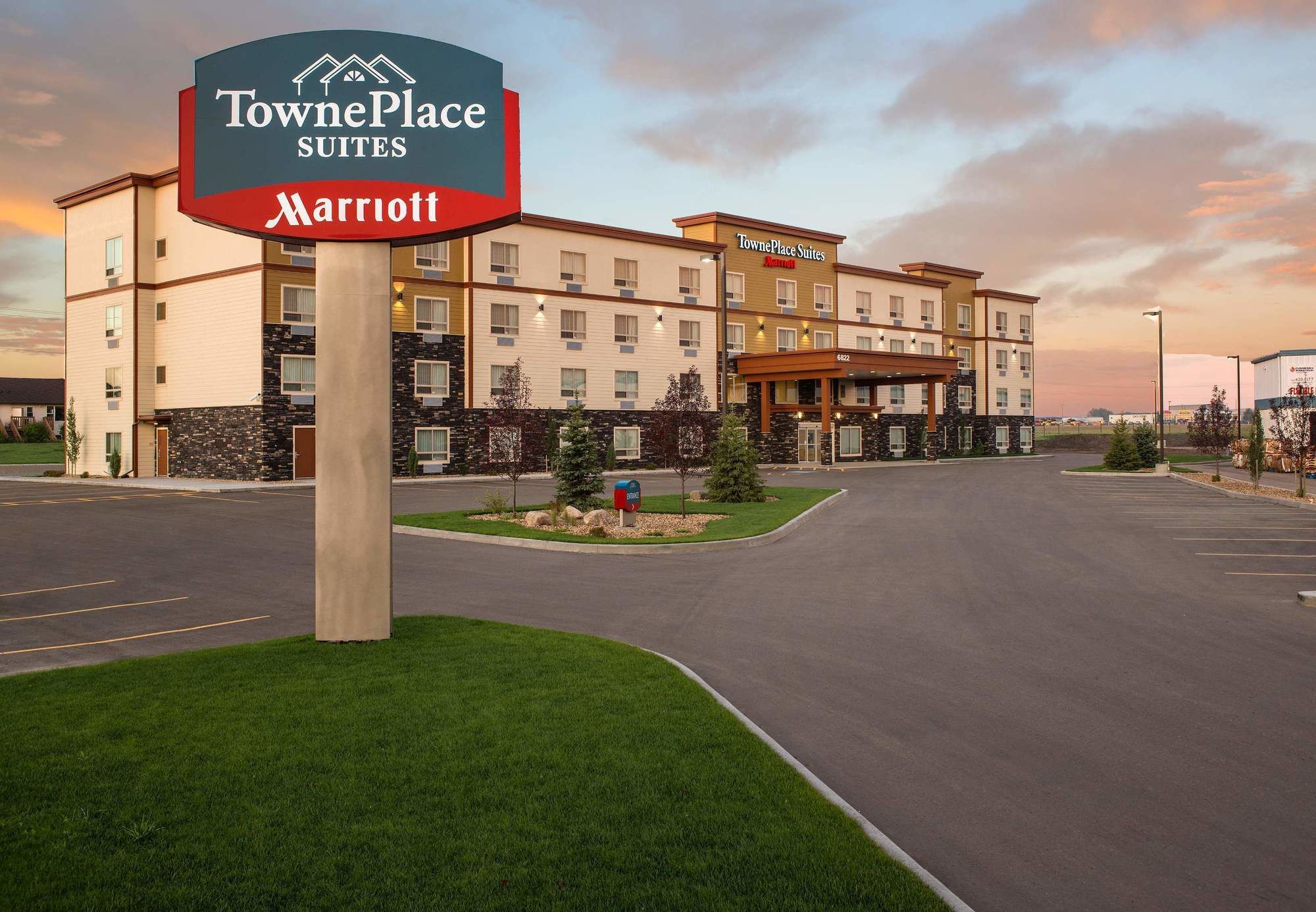 Фото TownePlace Suites by Marriott Red Deer