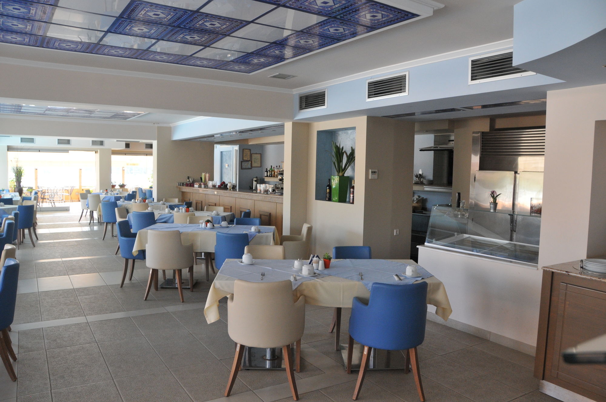 Фото Philoxenia Hotel