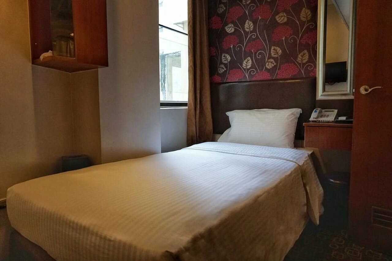 Фото Lander Hotel Prince Edward