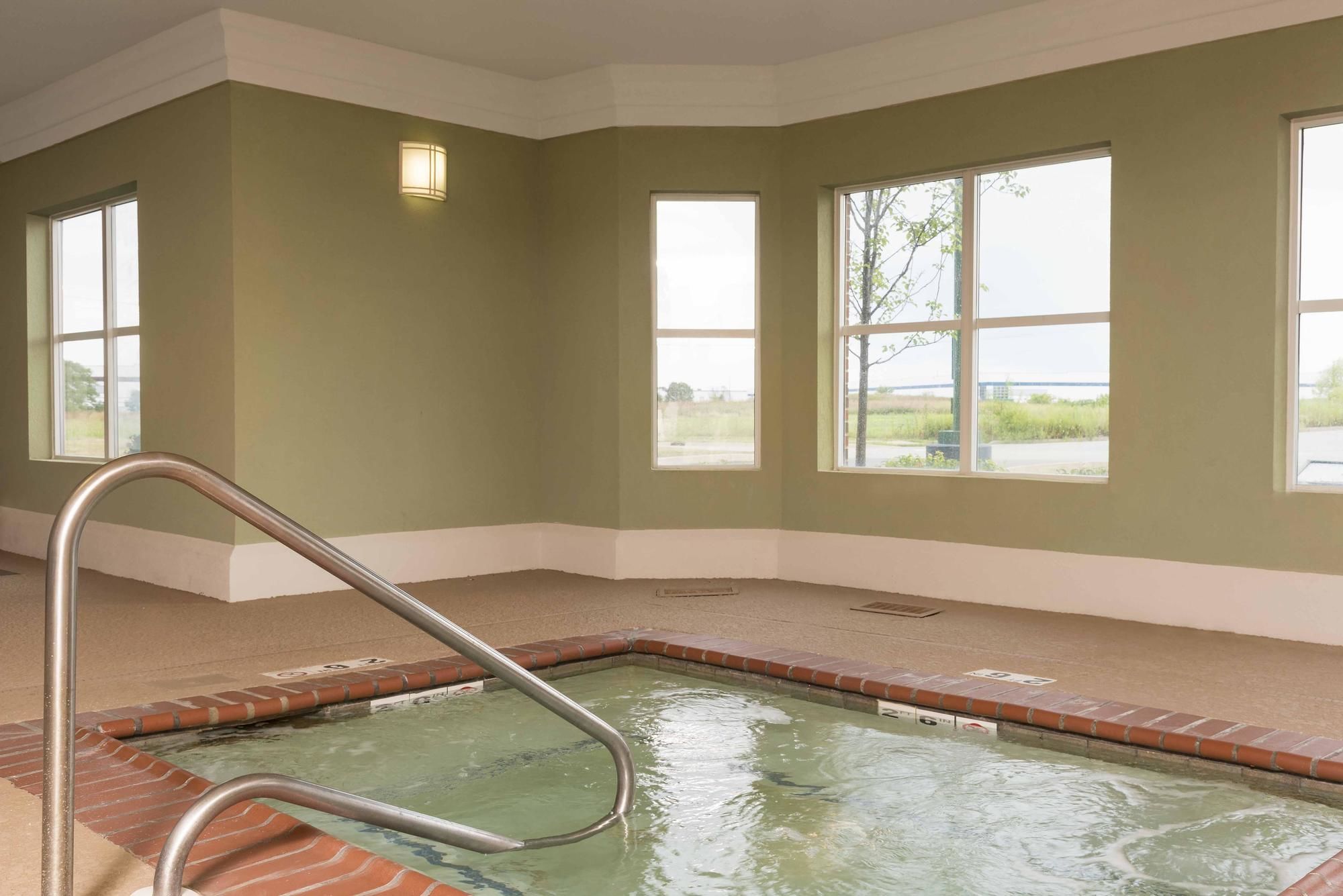 Фото Homewood Suites by Hilton Indianapolis Airport Plainfield