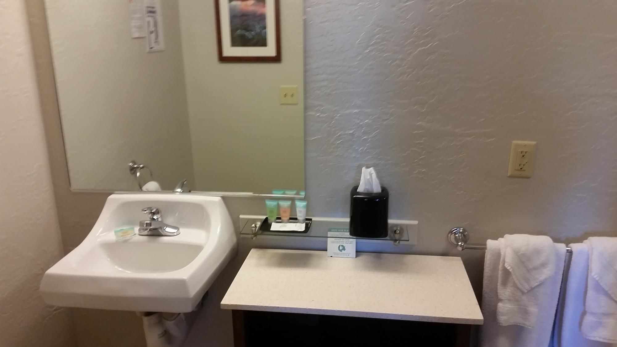 Фото Best Western Plus Hilltop Inn