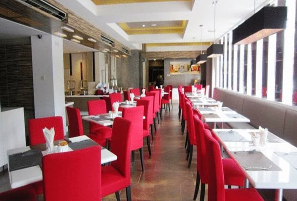 Фото The Brunei Hotel