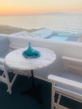 Фото Vrachia Studios & Apartments