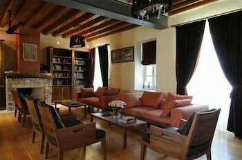 Гостиница The Library Hotel Wellness Retreat