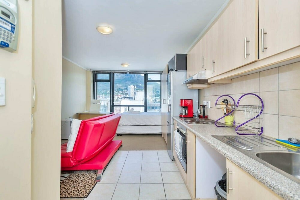 Фото Bright Studio Apartment w Stunning Roof-top Pool