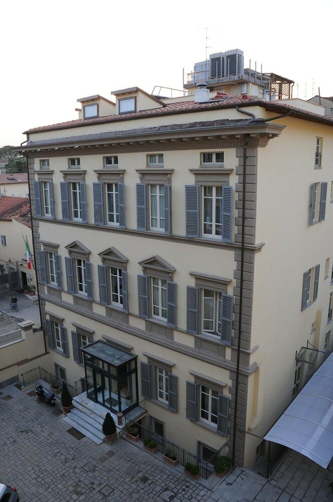 Фото Hotel Embassy