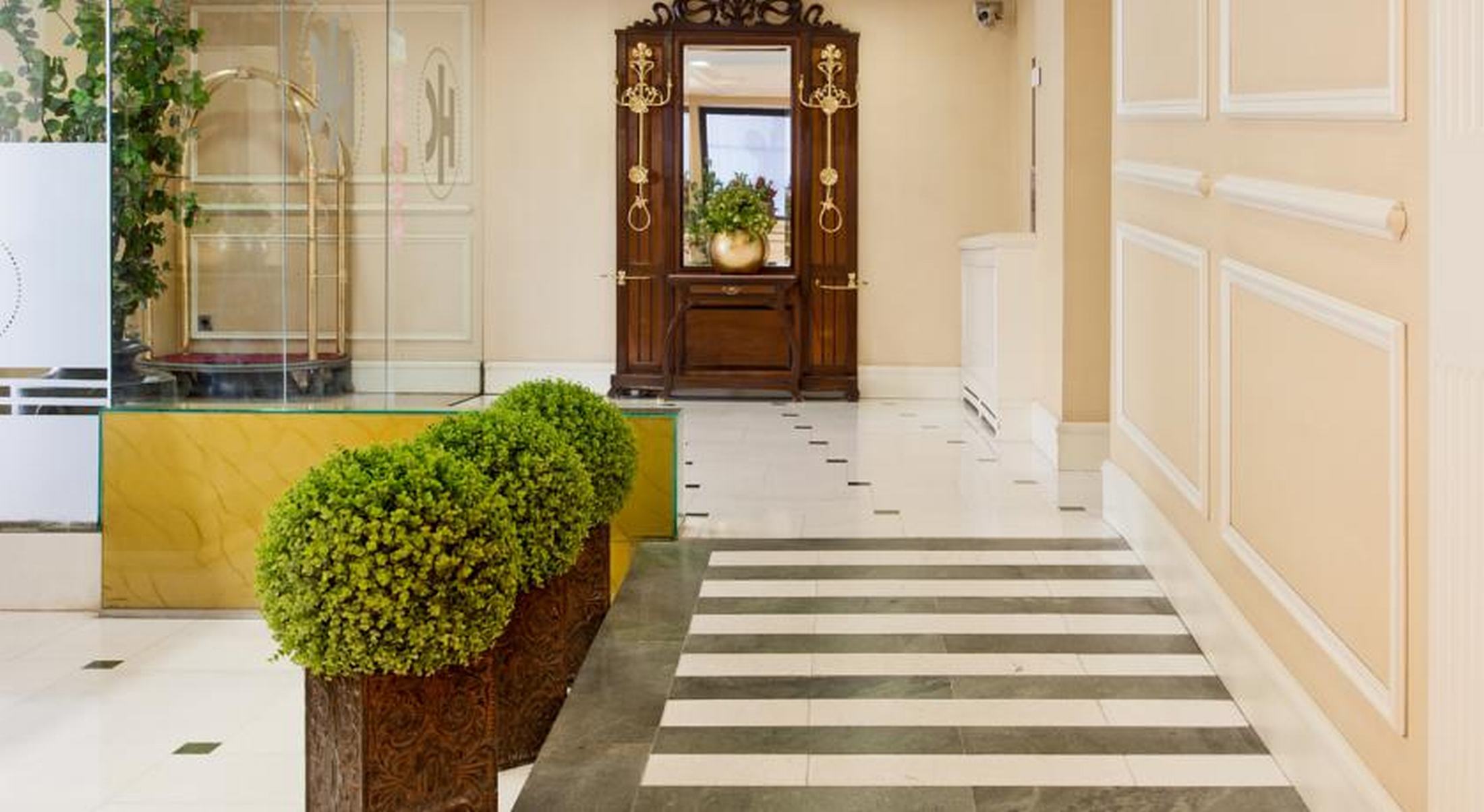 Фото Catalonia Las Cortes