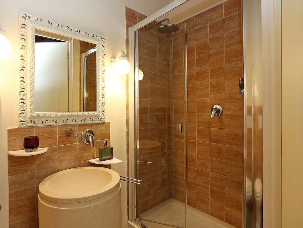 Фото Piazzetta de' Monti Suites