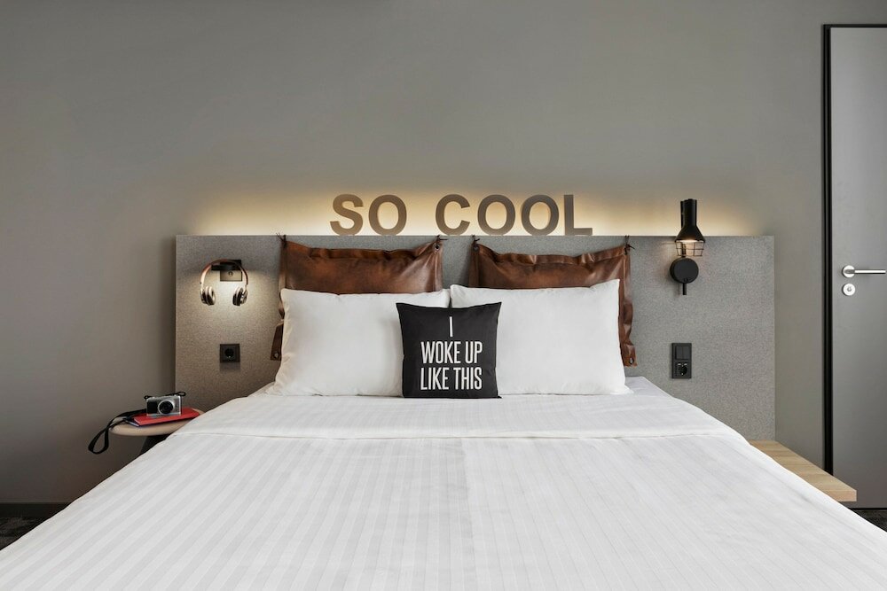 Фото Moxy Duesseldorf City