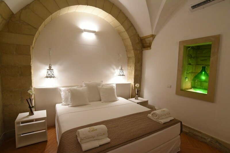 Гостиница Cadelli Luxury Suite в Лечче