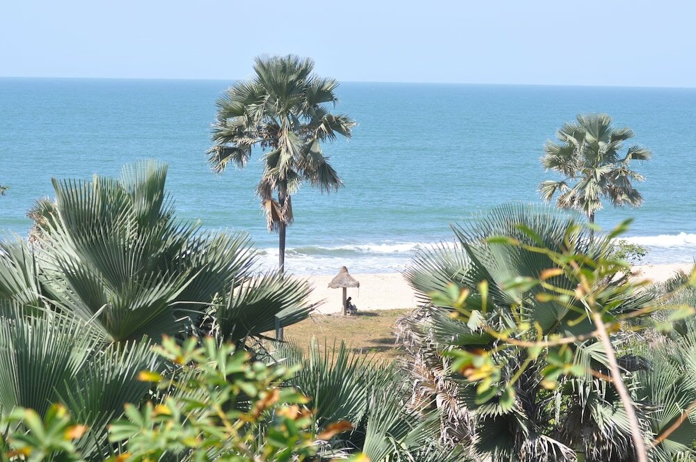 Фото Leo's Beach Hotel & Restaurant - Adults Only