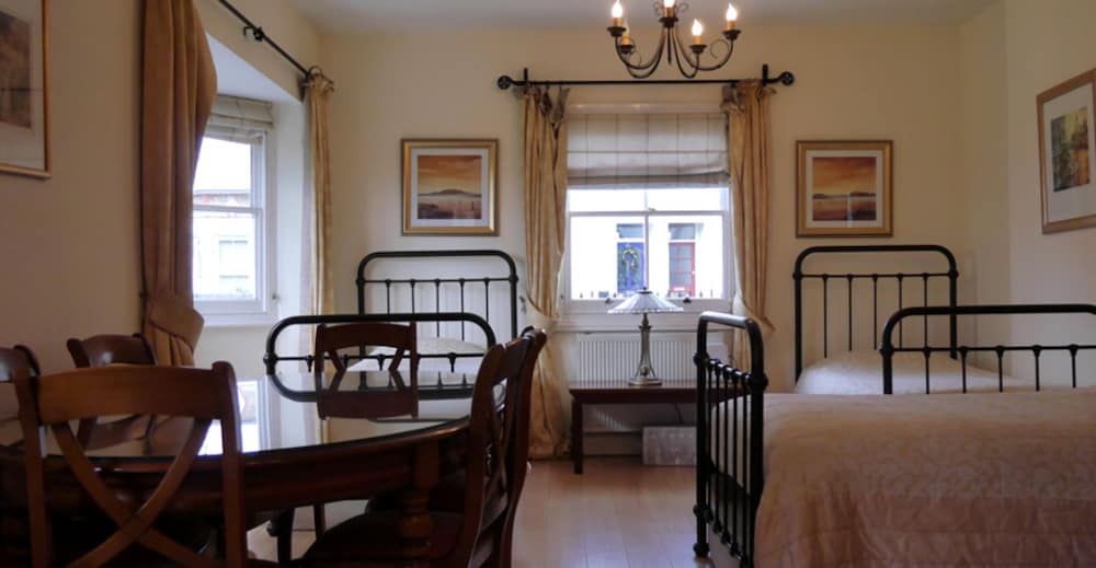 Фото Goodenough Guesthouse