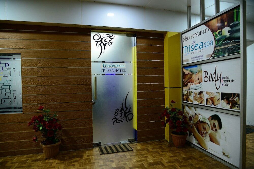 Фото Tri Sea Hotel