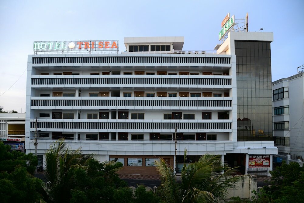 Фото Tri Sea Hotel