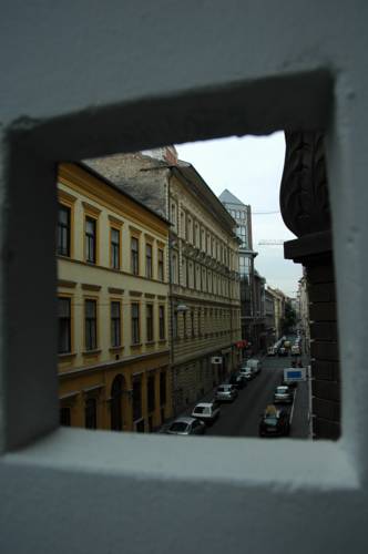 Фото Be a Budapester