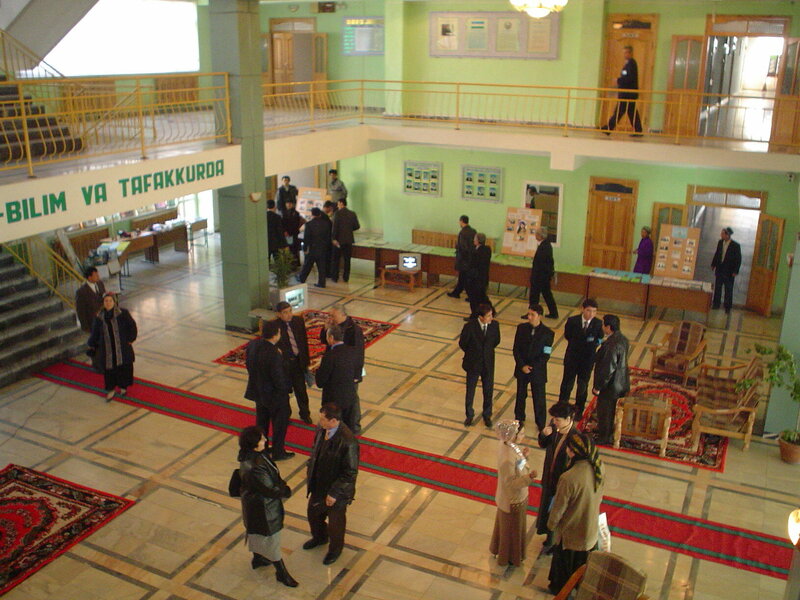 U sutyenda uning kokragiga qoshiladi