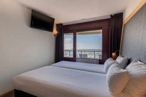 Гостиница Leonardo Hotel IJmuiden Seaport Beach