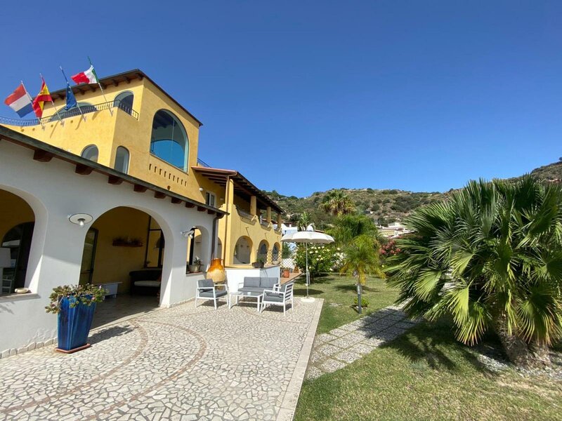 Гостиница Hotel Bougainville