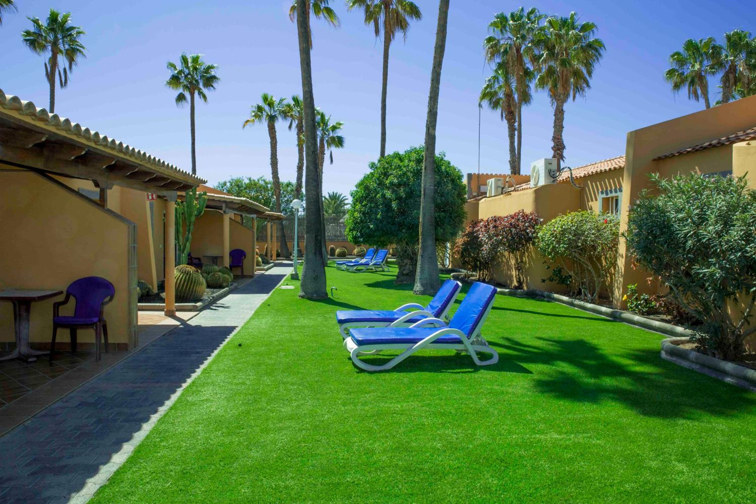 Фото Bungalows Los Almendros - Gay Exclusive