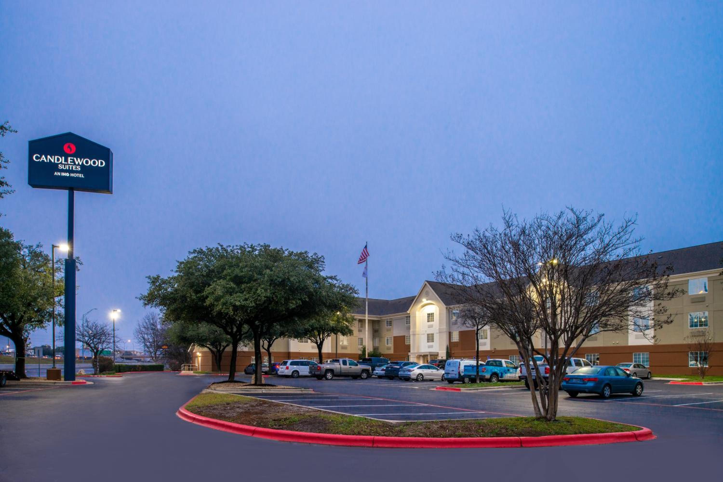 Фото Candlewood Suites Austin-Round Rock, an Ihg Hotel