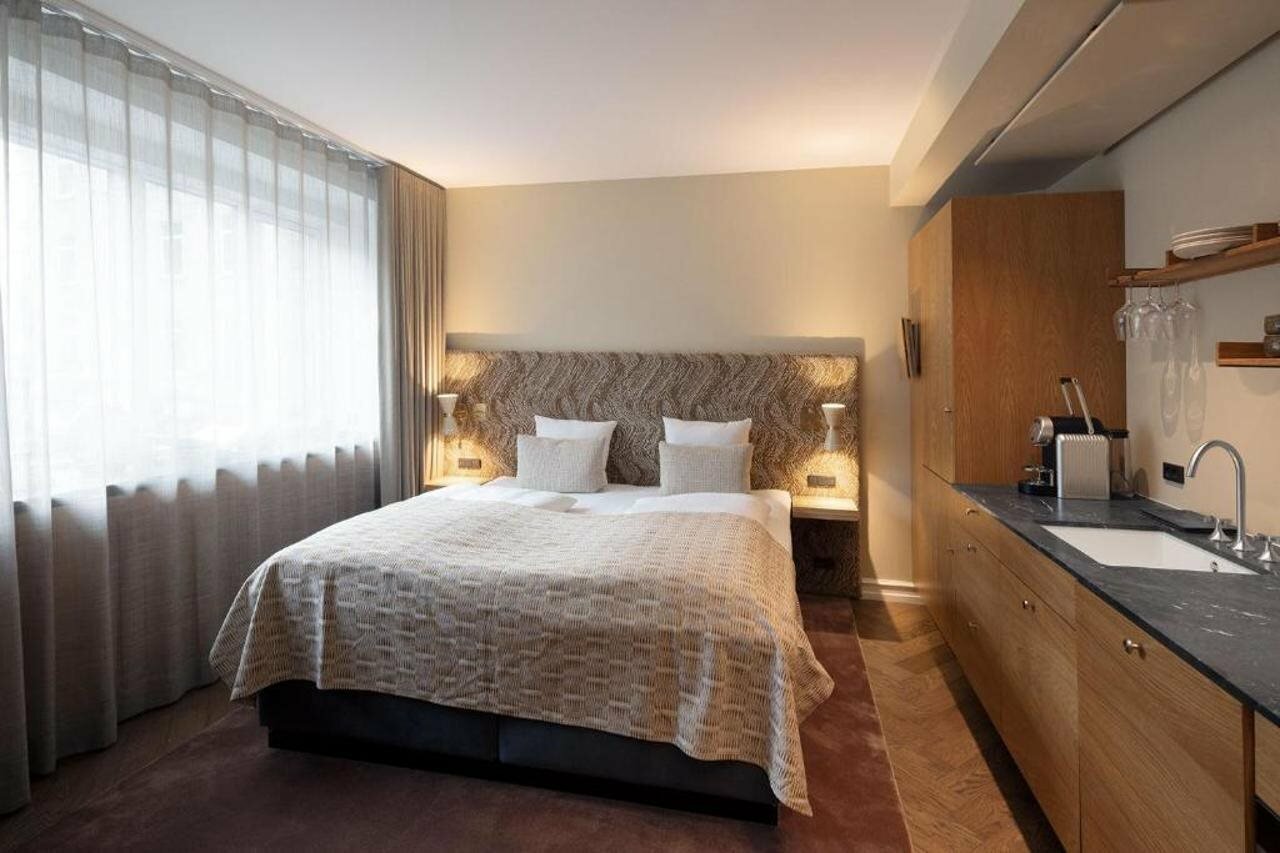 Фото Hypernym Hotel & Suites