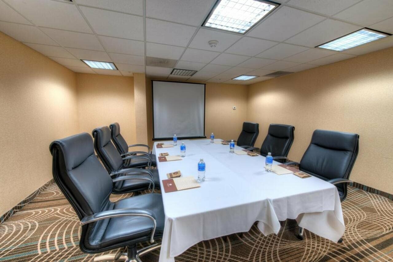 Фото Holiday Inn Express Akron Nw - Fairlawn, an Ihg Hotel