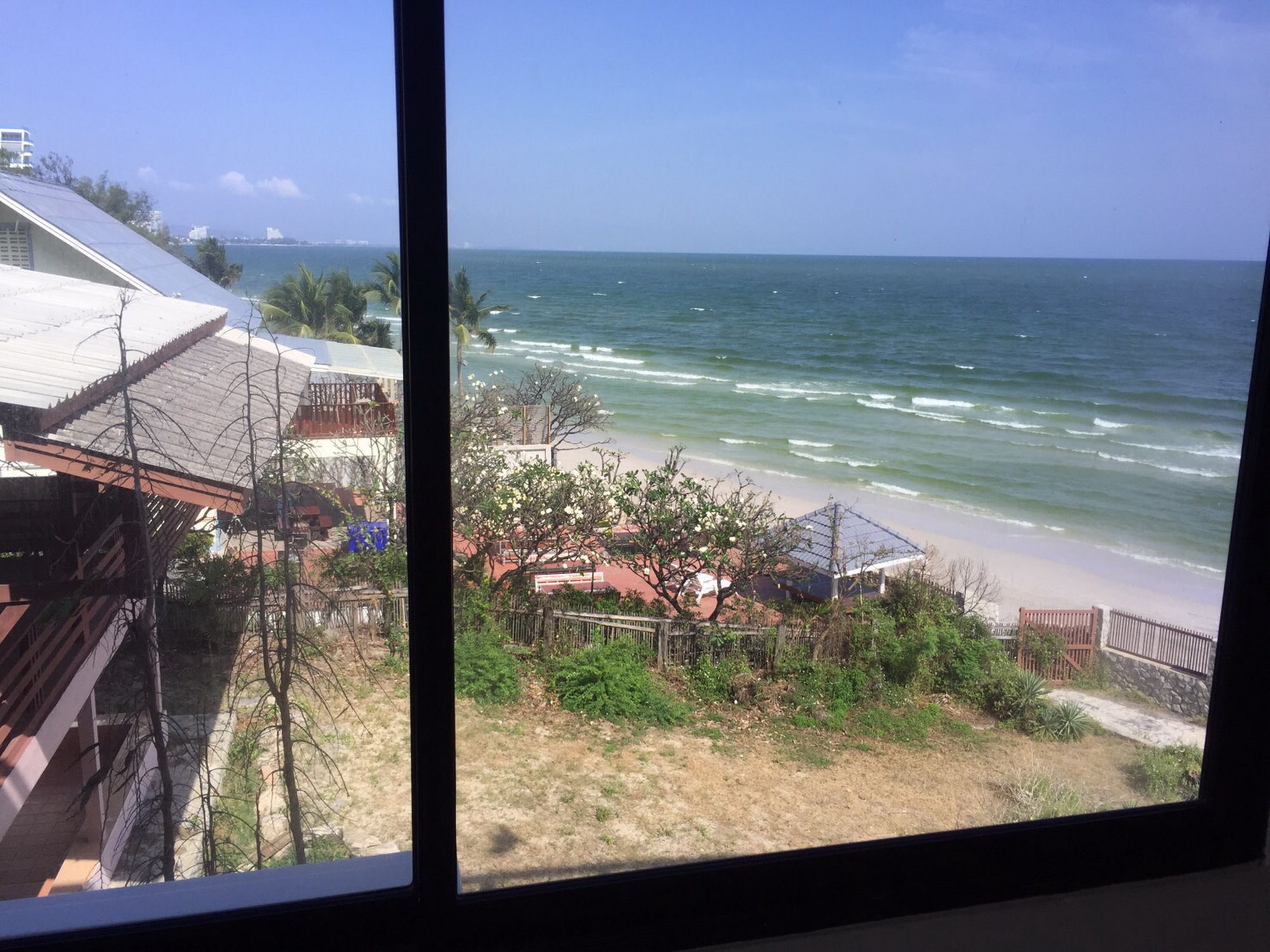 Фото Nern Chalet Beachfront Hotel