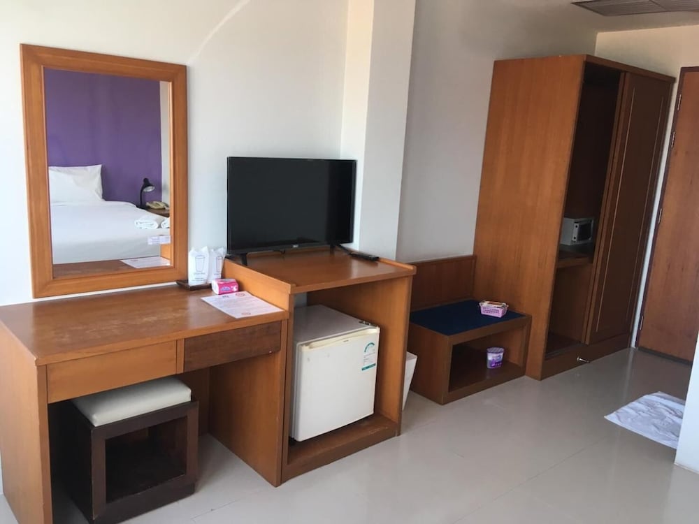 Фото Prachuap Beach Hotel