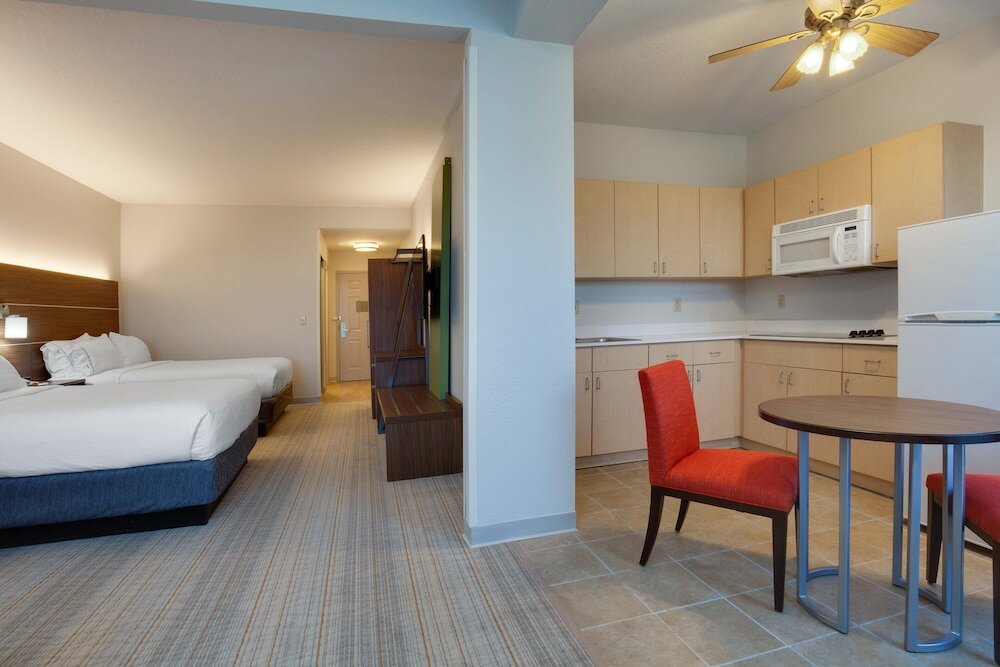 Фото Holiday Inn Express & Suites Orlando International Airport