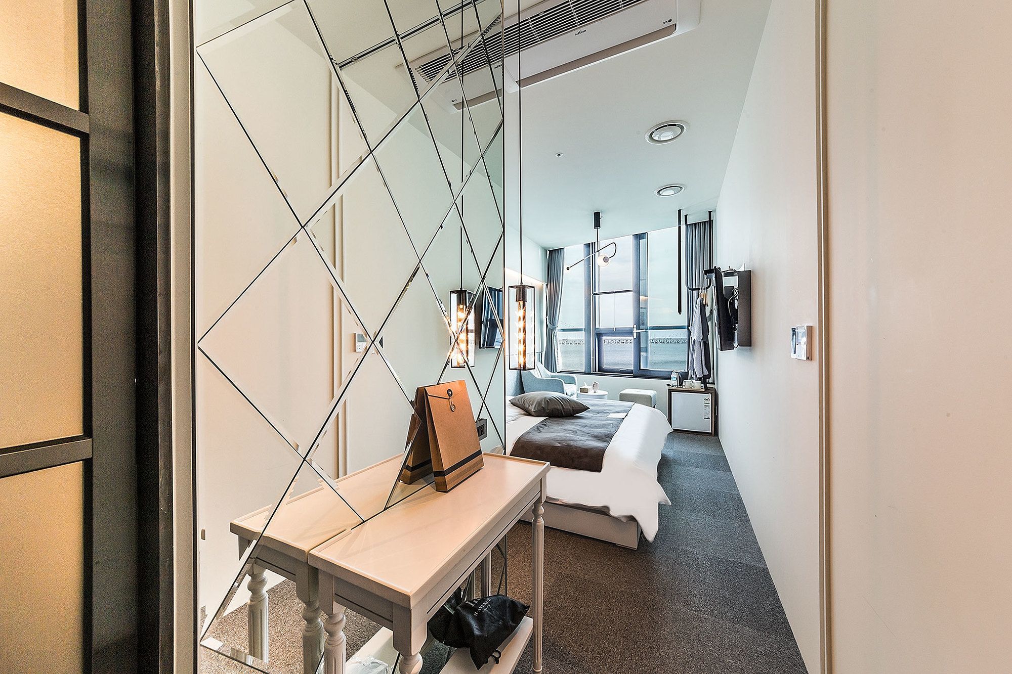 Фото H Avenue Hotel