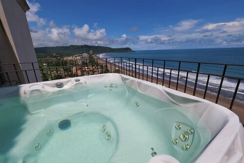 Апартаменты Luxury Oceanfront Penthouse