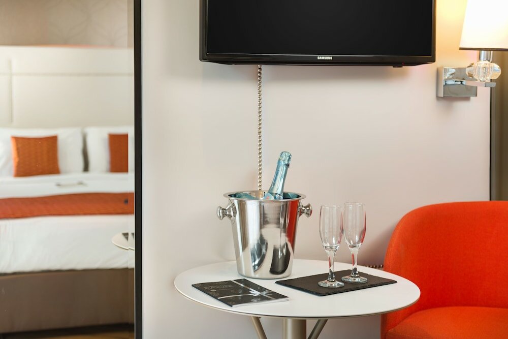 Фото Ikonik Parlament