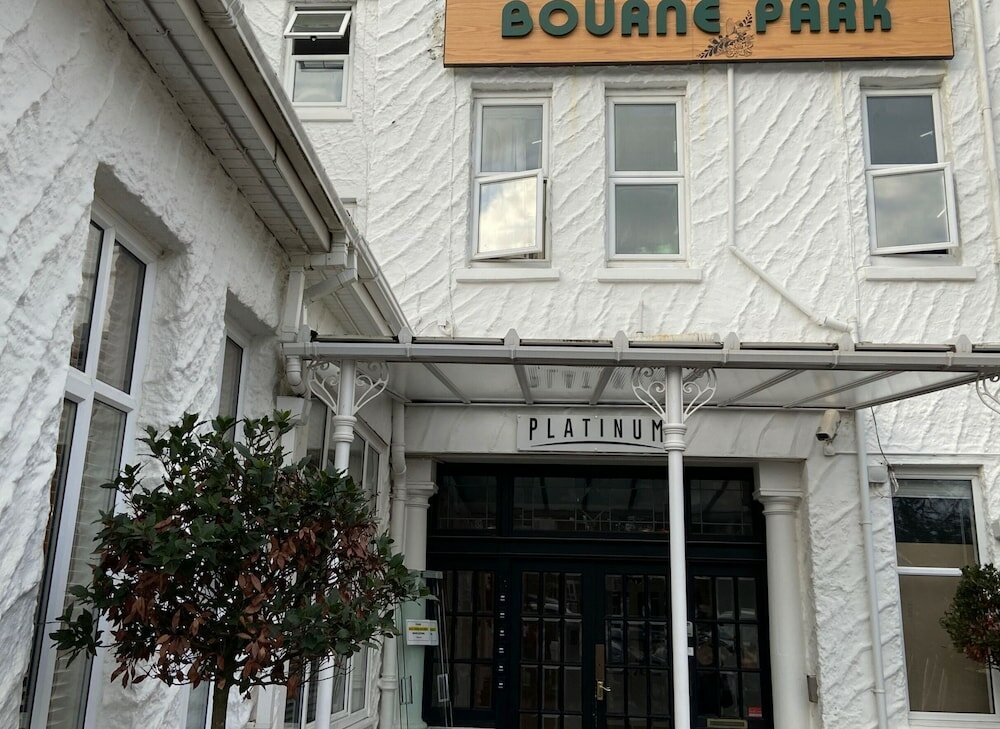 Фото Oyo Bourne Park Hotel