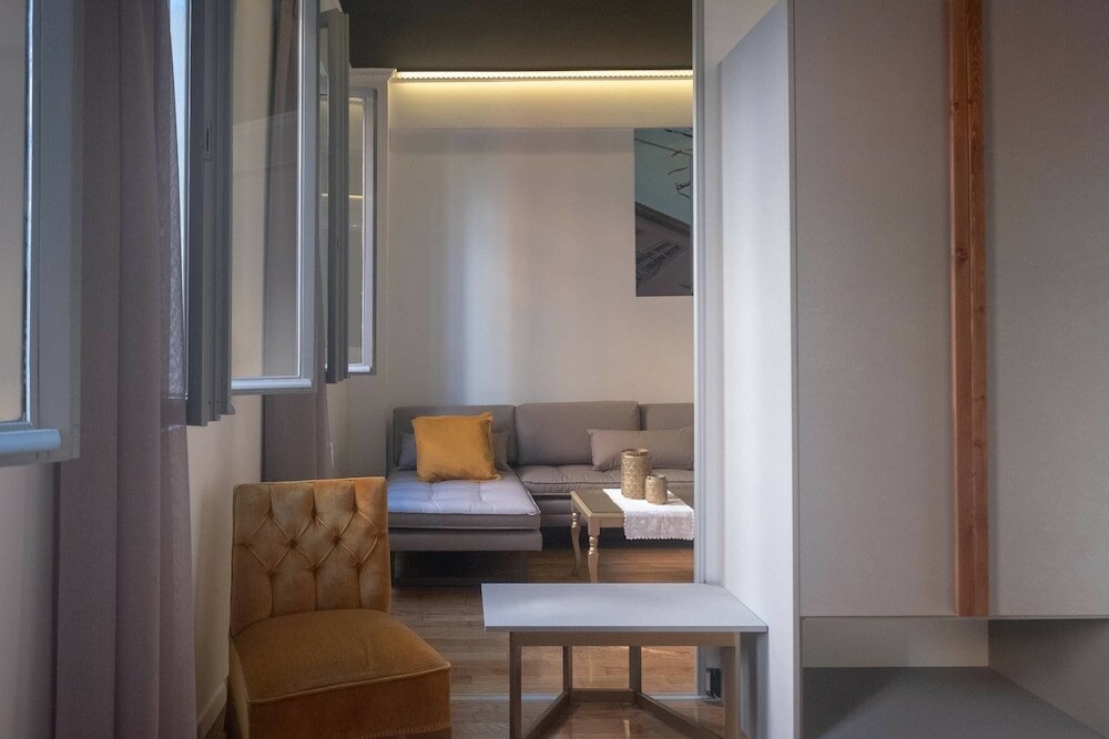 Фото Athenian Yard Suites