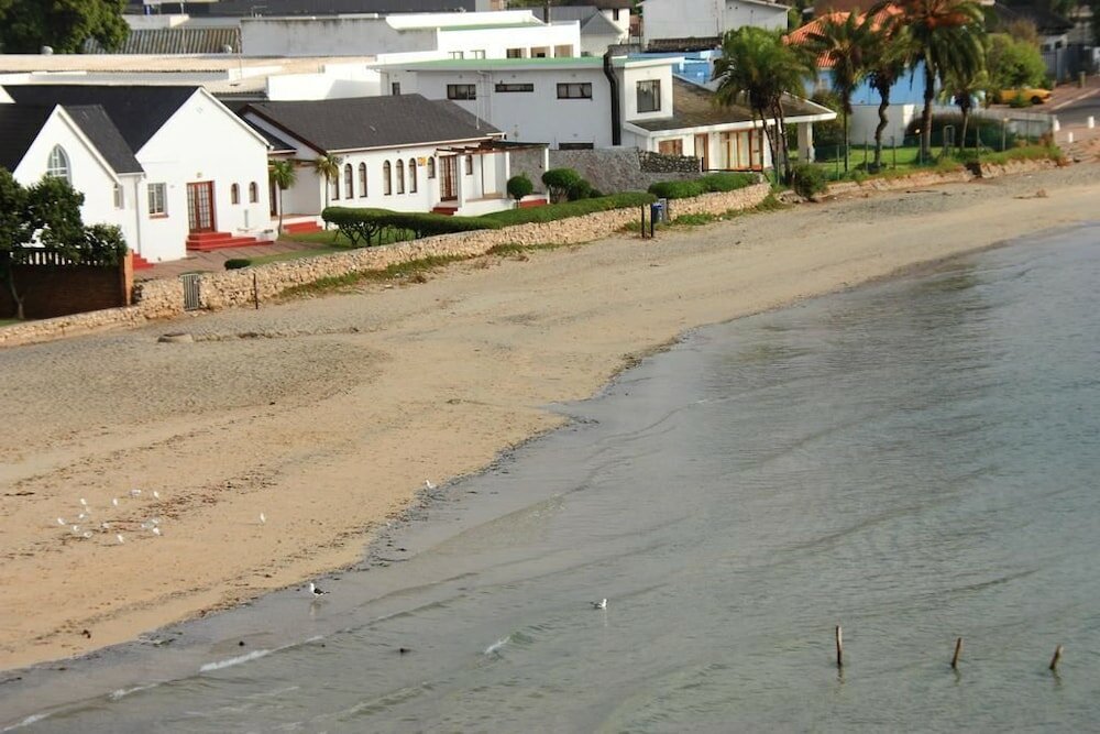 Фото Hoedjiesbaai Hotel