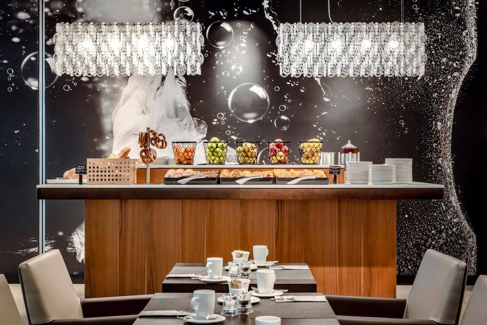 Фото Courtyard by Marriott Cologne