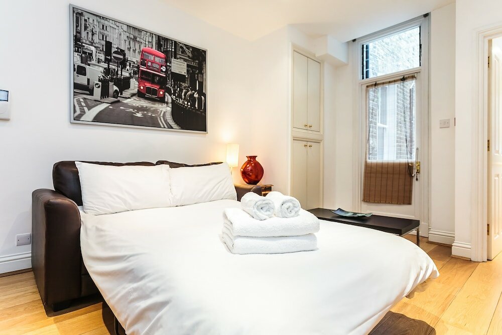 Фото Earl's Court - Longridge Road