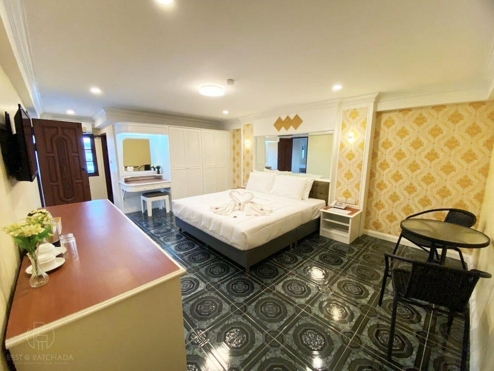 Фото Rest at Ratchada Hotel