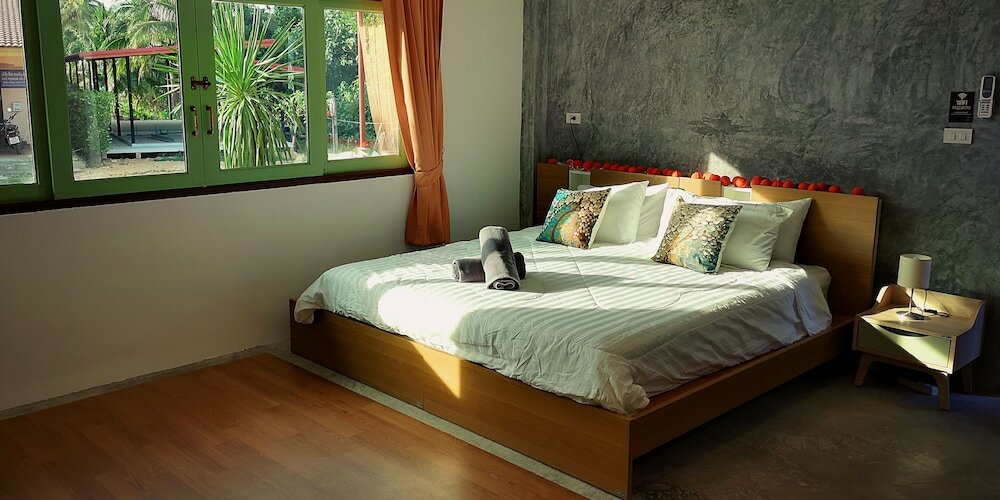 Фото Tonmai Suites