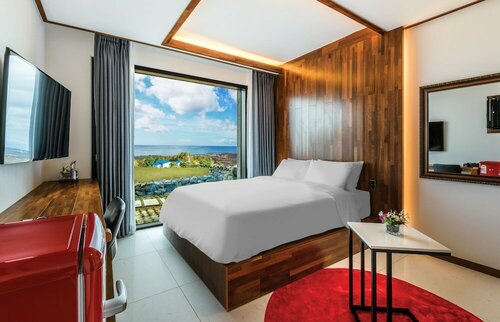 Гостиница The Jun Pension Jeju