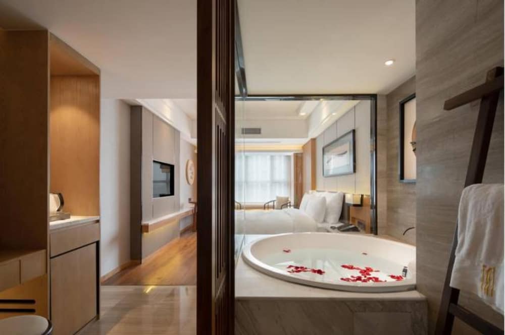 Фото Charm City Kai Guan Hotel