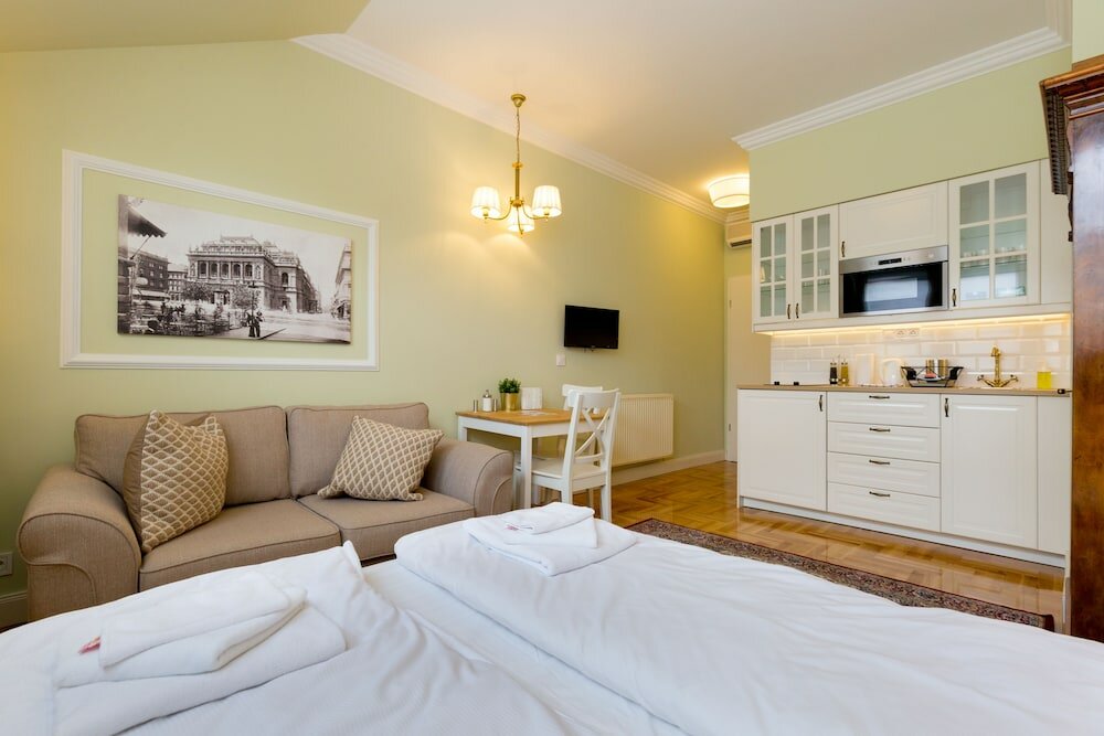 Фото Roland Apartments