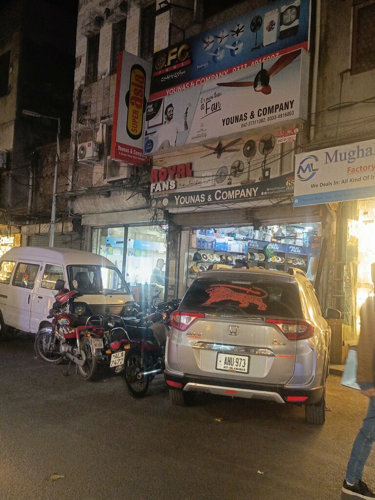 Electronic goods store Younas company, Lahore, photo